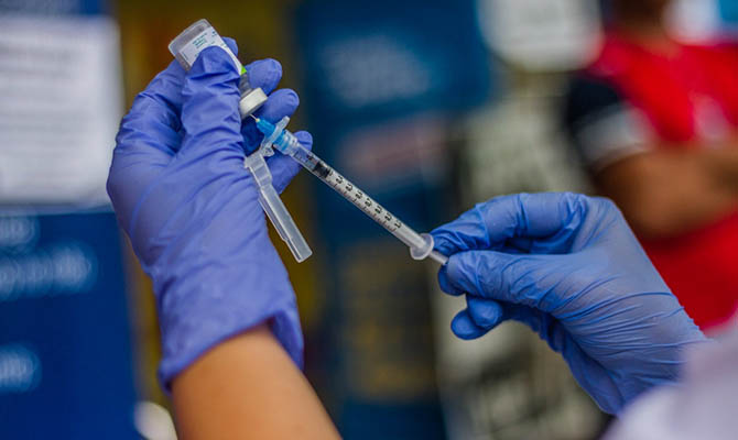 В Индии началась заключительная фаза испытаний своей вакцины против коронавируса