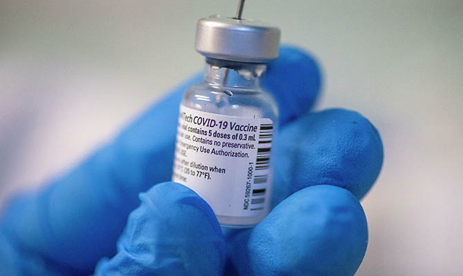 Вакцина Pfizer показала 85% эффективность уже после первой дозы